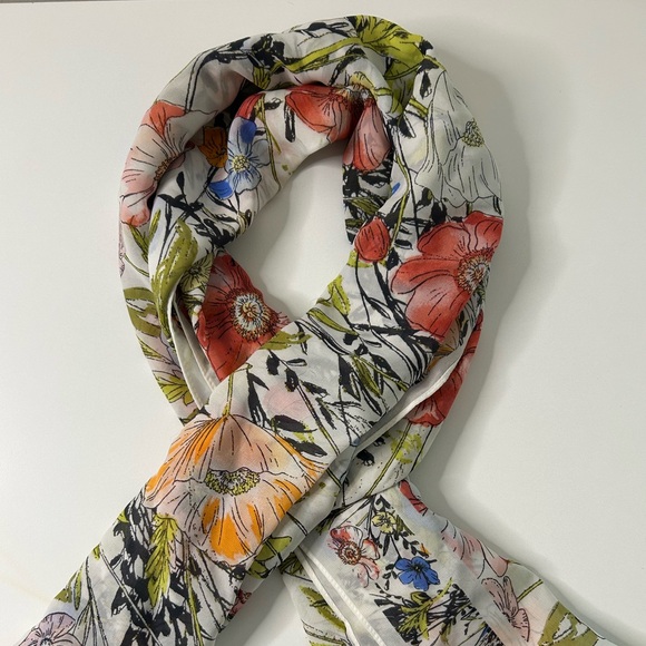 Floral Print Scarf with Multicolor Design - Picture 3 of 4